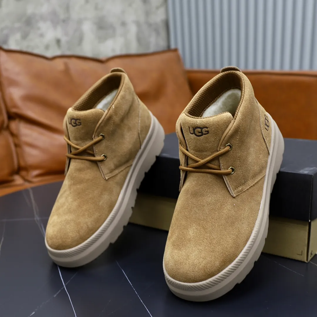 Ex-factory price: 520💰Thick wool imported from Australia Brand: UGG genuine purchase Size: 39-44 (45 customized) Grade: Official website 1:1 Material: First layer of genuine leather waterproof and antifreeze upper Real wool lining Original non-slip and wear-resistant outsole Style category: Men's casual shoes Trendy style Comfortable on the feet Color: Official website color synchronization